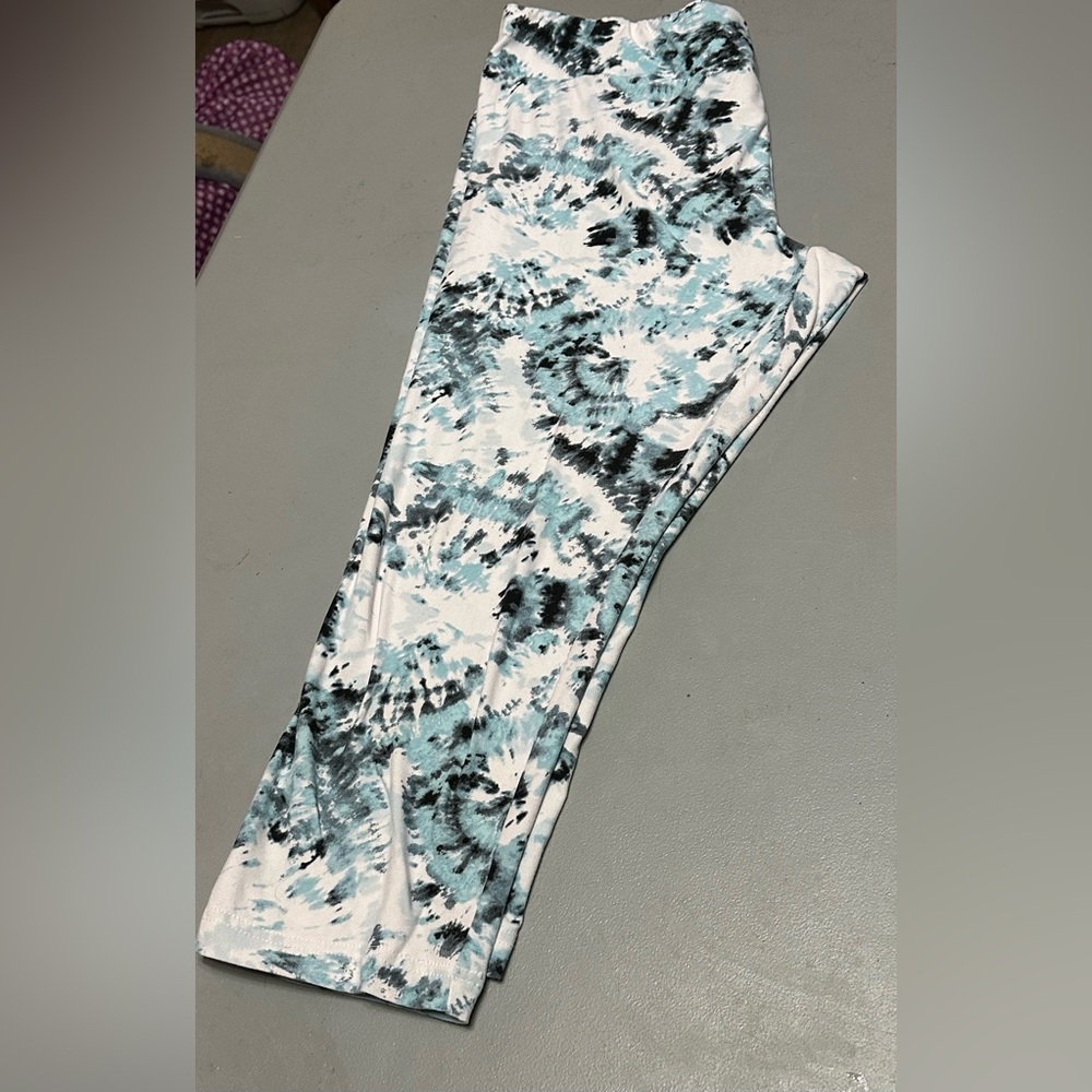 Time and Tru Teal and Black Tie-Dye Capris